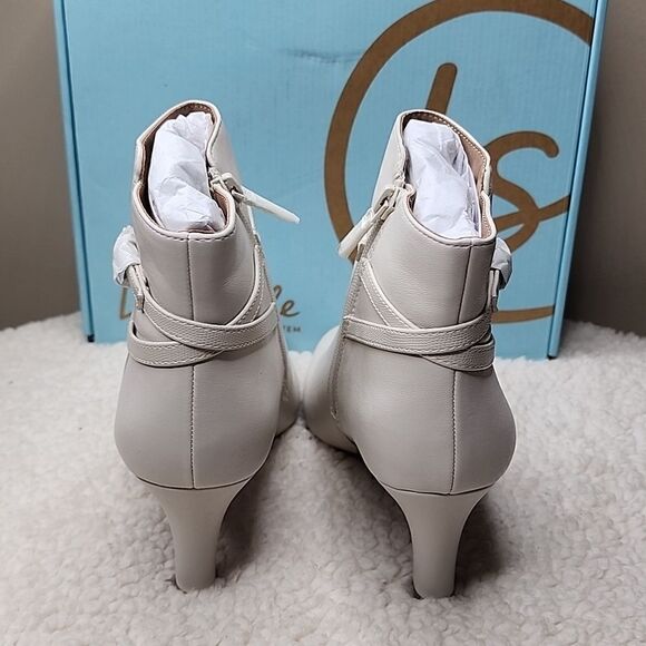 New Life Stride Guild Ankle Bootie Color Bone Size 7 Wide - Picture 4 of 8